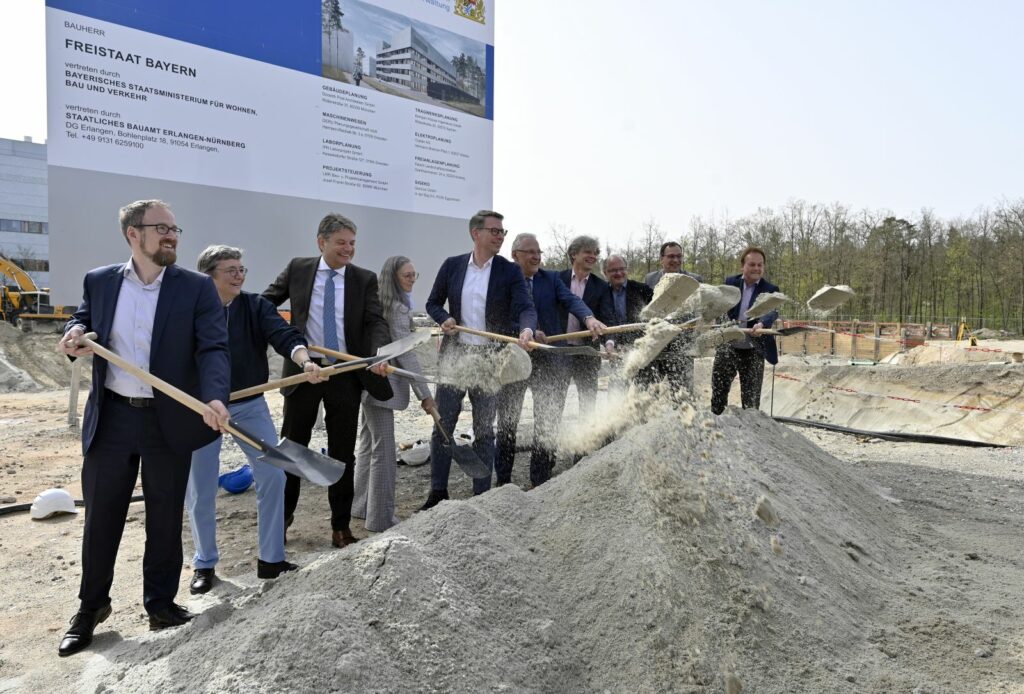 Spatenstich zum neuen Universitätsgebäude für die technische Chemie an der FAU